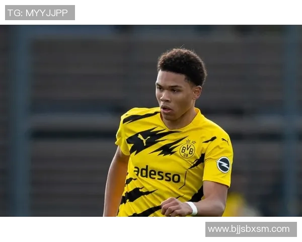 哈维西蒙斯的足球之路:从青训新星到职业赛场的璀璨崛起